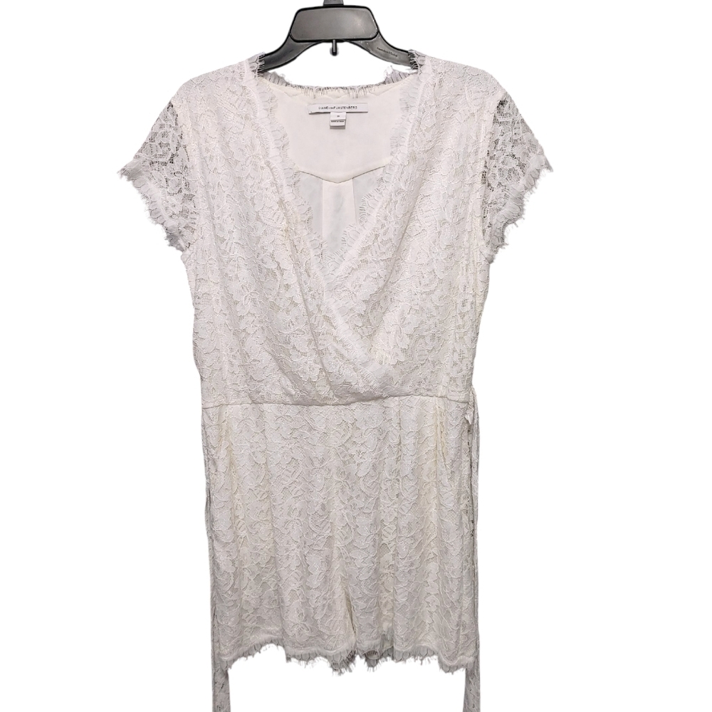 Diane Von Furstenberg White Lace Wrap 3 Inch Inseam Romper Women's Size 10 - Picture 2 of 10